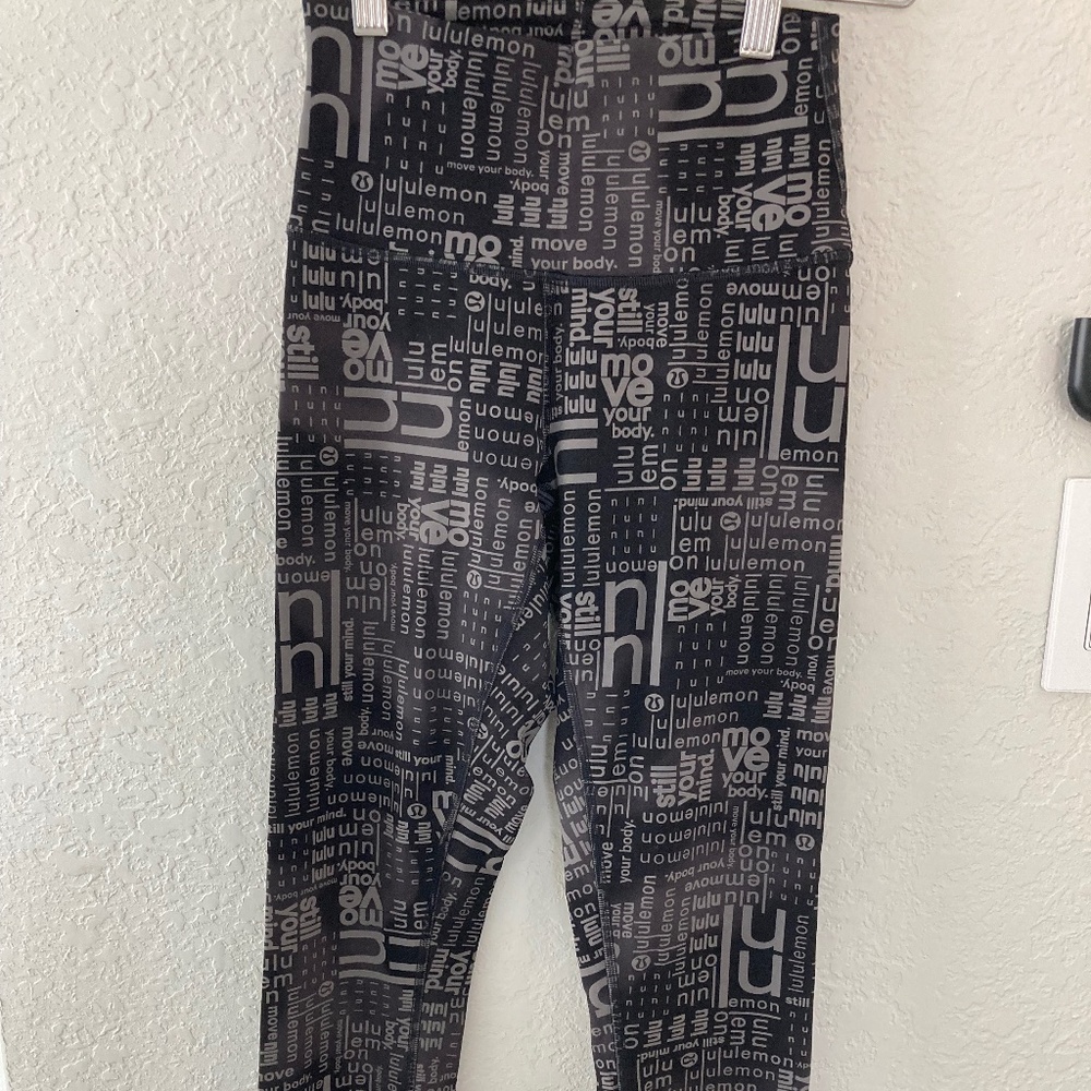 Womens Lululemon Size 2 Black Leggings Logo Wunder Train High-Rise Tight